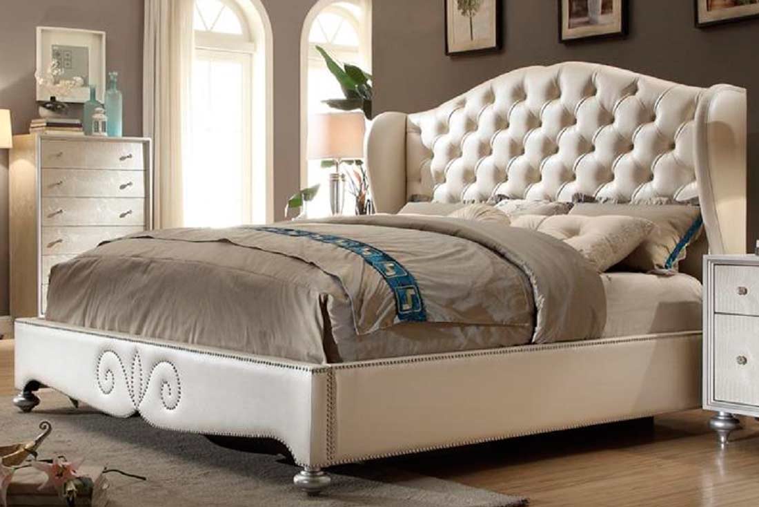 diamond sofa tufted bed