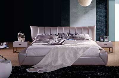 Modern Silver Leatherette Bed VG070