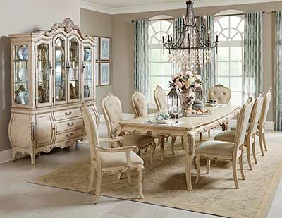 Traditional Dining Table HE 978